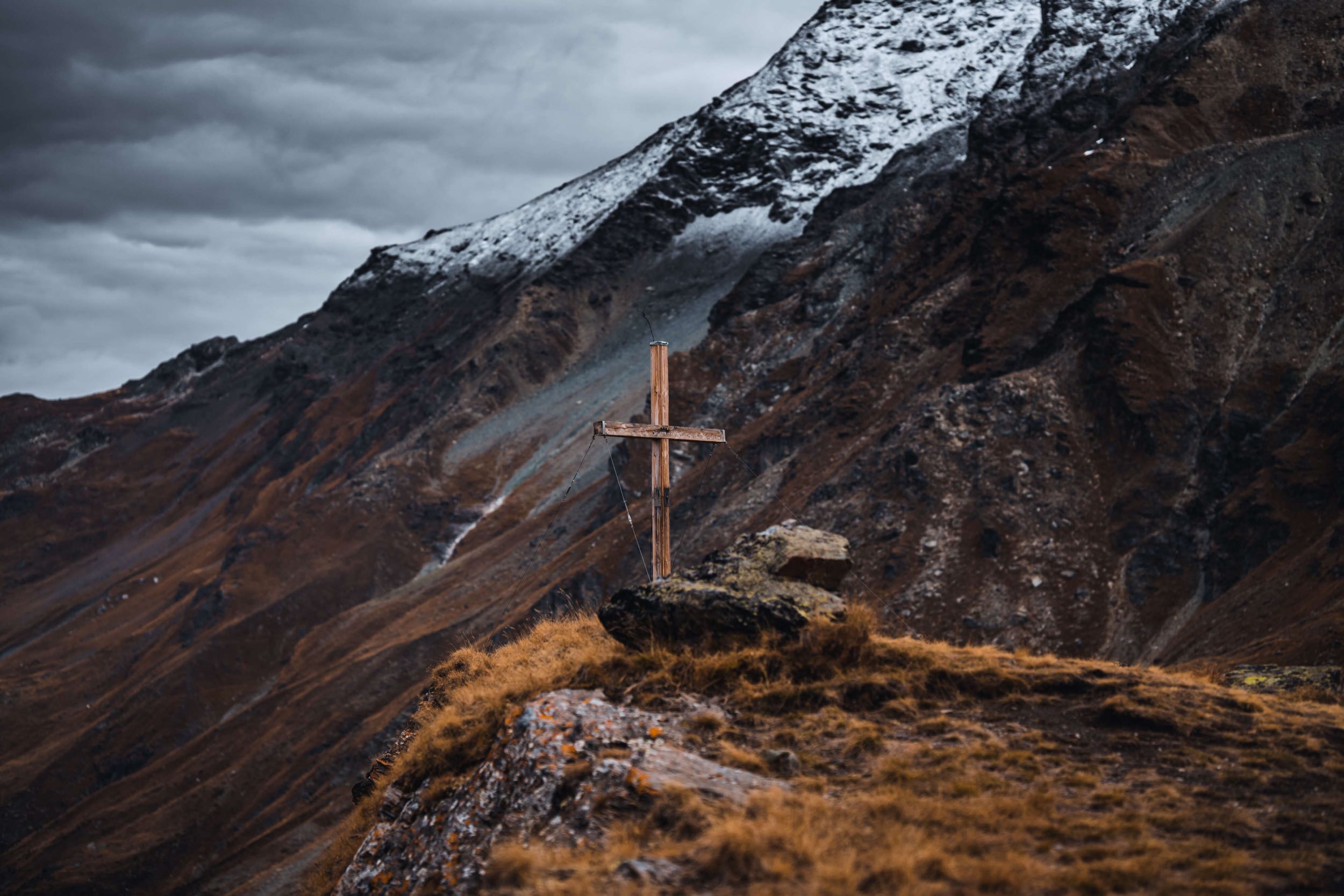 croix et montagne